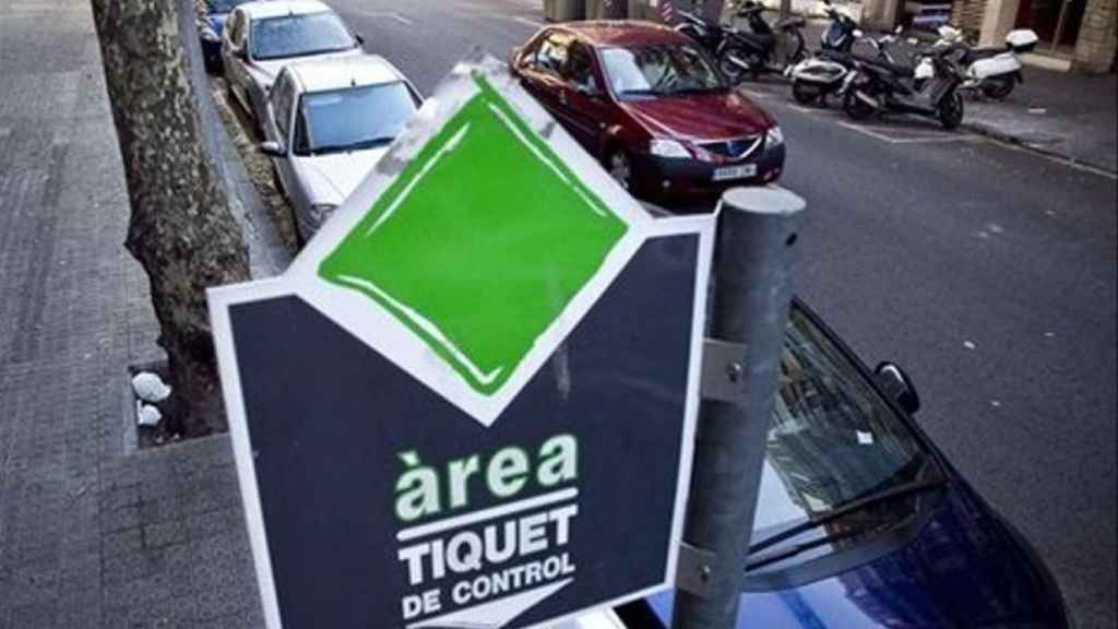 Zona de aparcamiento de área verde en el Eixample