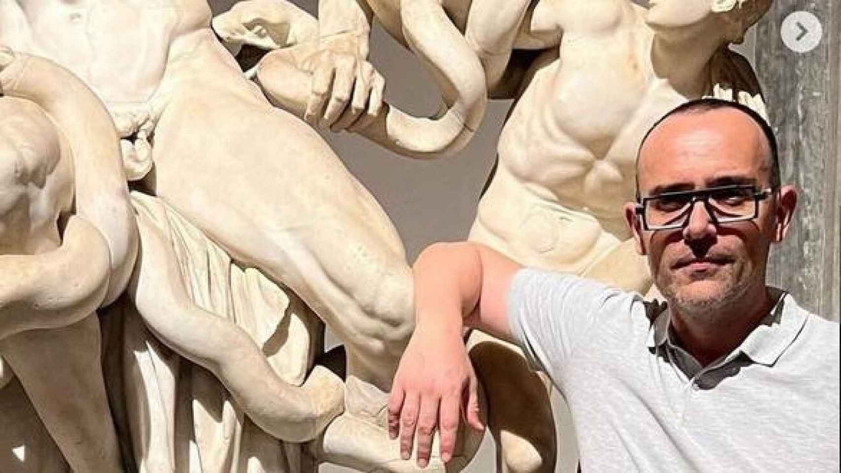 Risto Mejide junto a la escultura del siglo I 'Laocoonte y sus hijos'