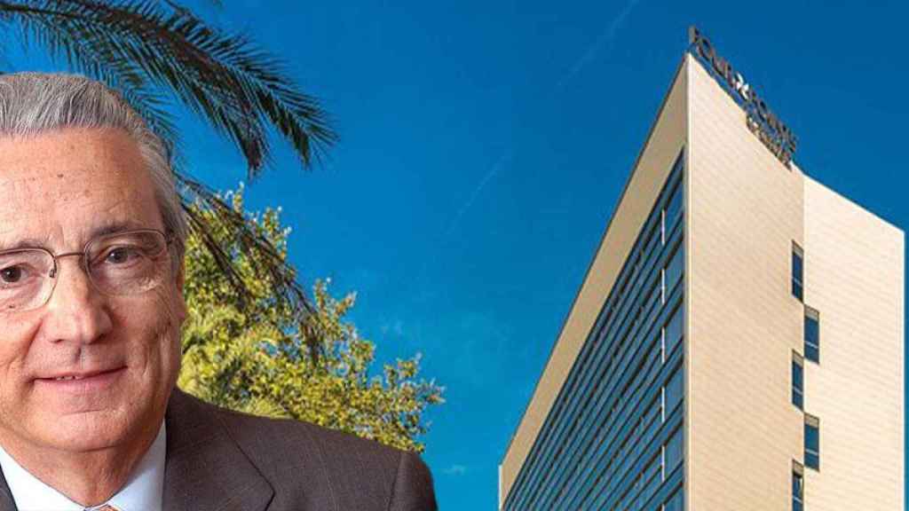 El empresario barcelonés Enric Reyna junto al hotel Four Point by Sheraton Barcelona Diagonal