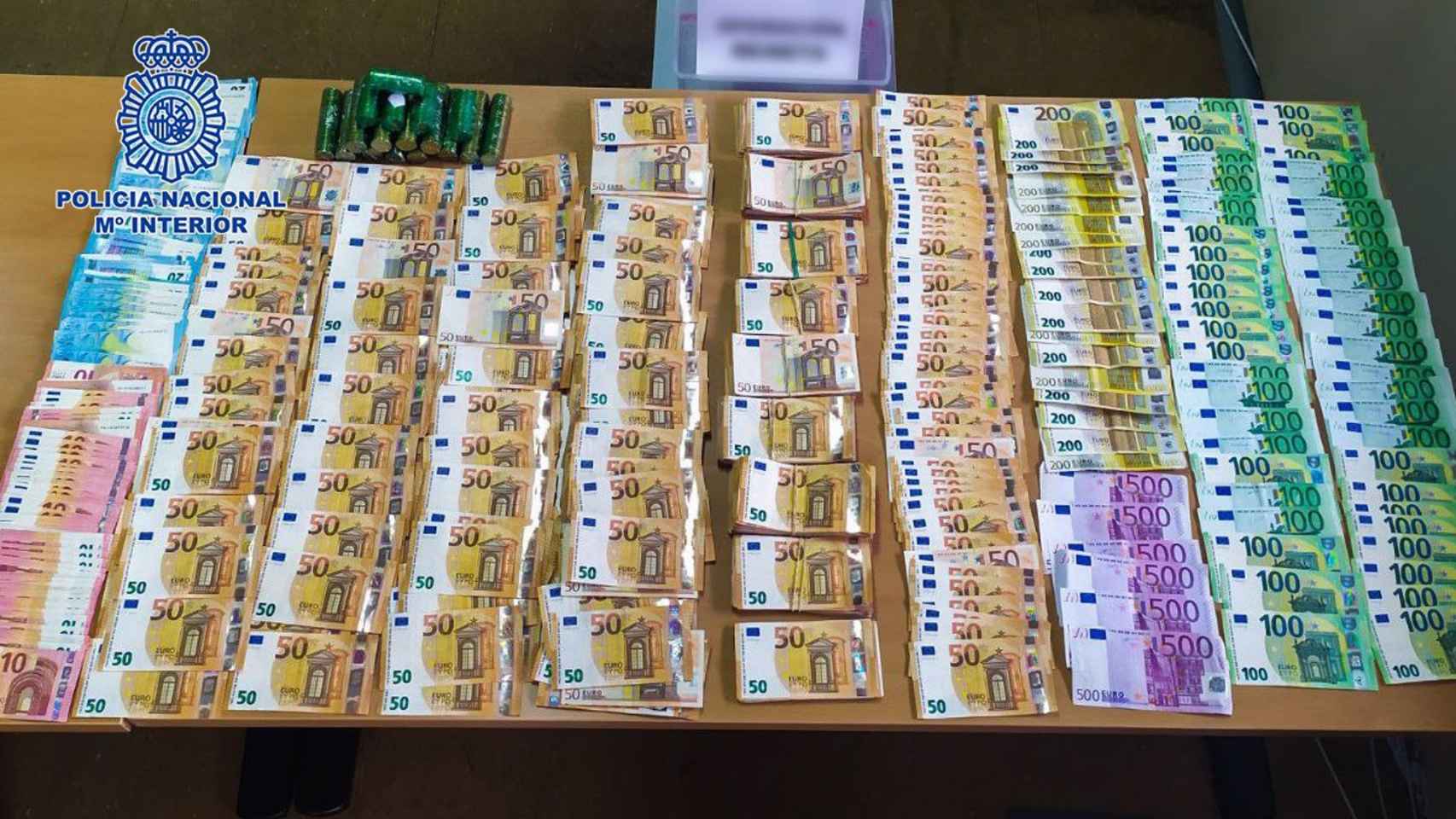 Dinero en efectivo incautado durante el operativo policial / POLICÍA NACIONAL