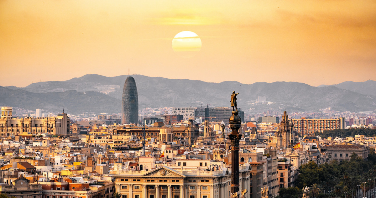 Puesta de sol en Barcelona / PEXELS