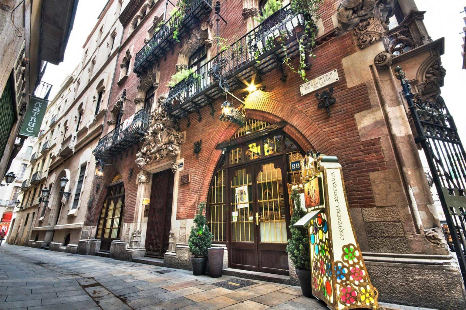 La entrada del restaurante 4Gats, en el barrio Gòtic de Barcelona / 4GATS