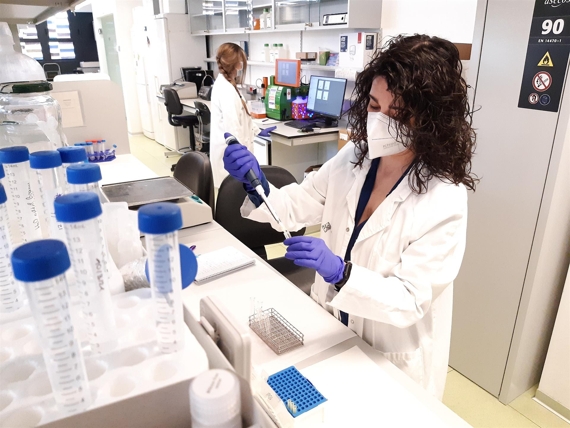 Imagen de una investigadora del Hospital de la Santa Creu i Sant Pau / HOSPITAL DE SANT PAU