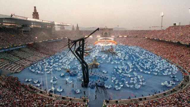 Momento de una de las espectaculares escenas de El Mediterráneo, Mar Olímpico, de la Fura del Baus, en la ceremonia inaugural de los Juegos Olímpicos de Barcelona / EFE