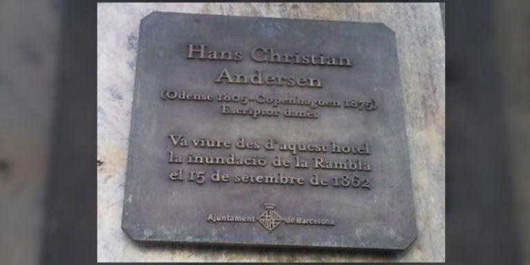 La placa en el Hotel Oriente que recuerda a Christian Andersen / (MA)