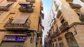 Calle de San Bertran del Raval, una de las vías en las que los vecinos no se marchan de sus casas por miedo a las 'okupaciones' / GOOGLE MAPS