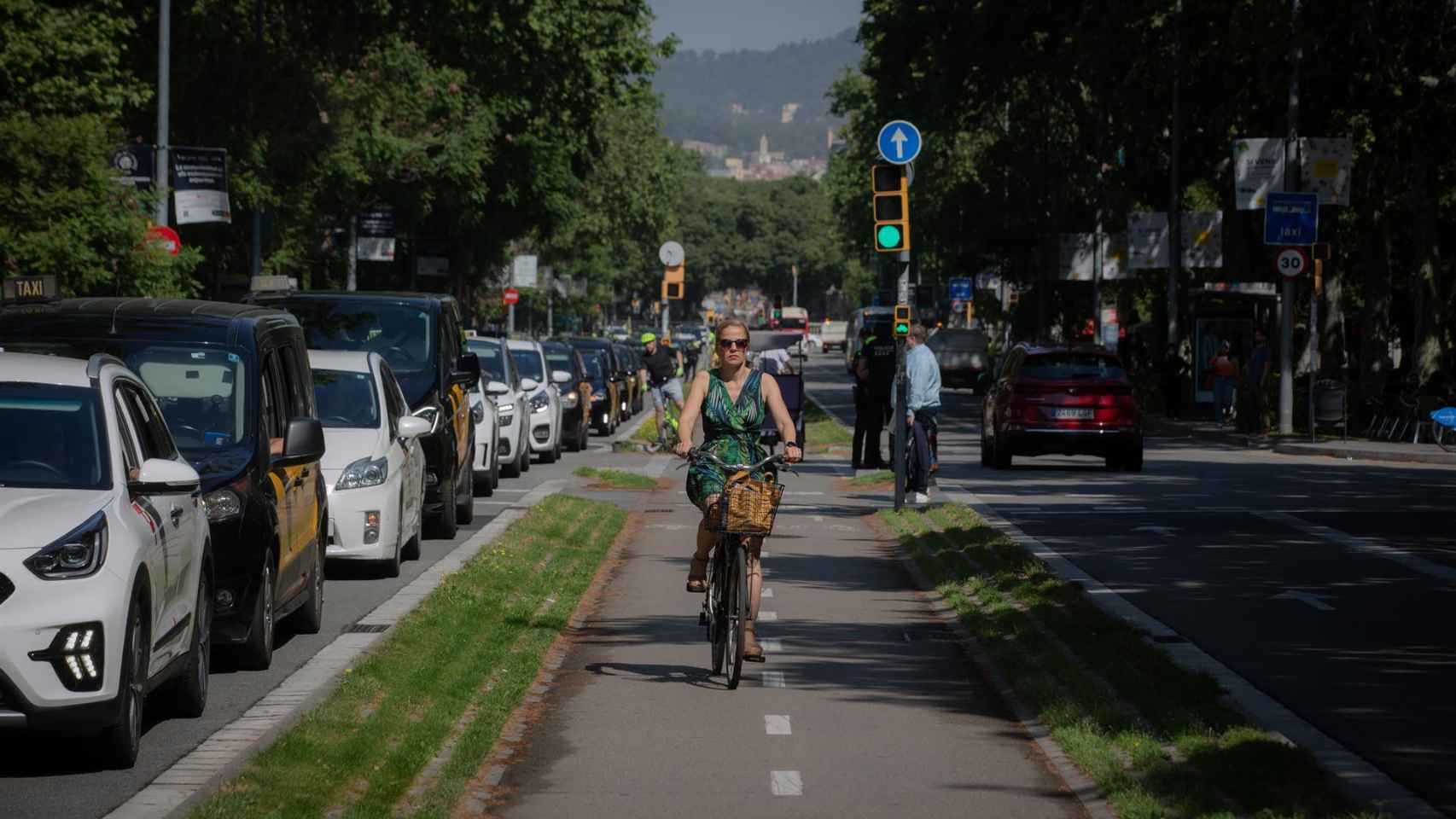 Una ciclista en Barcelona / EUROPA PRESS