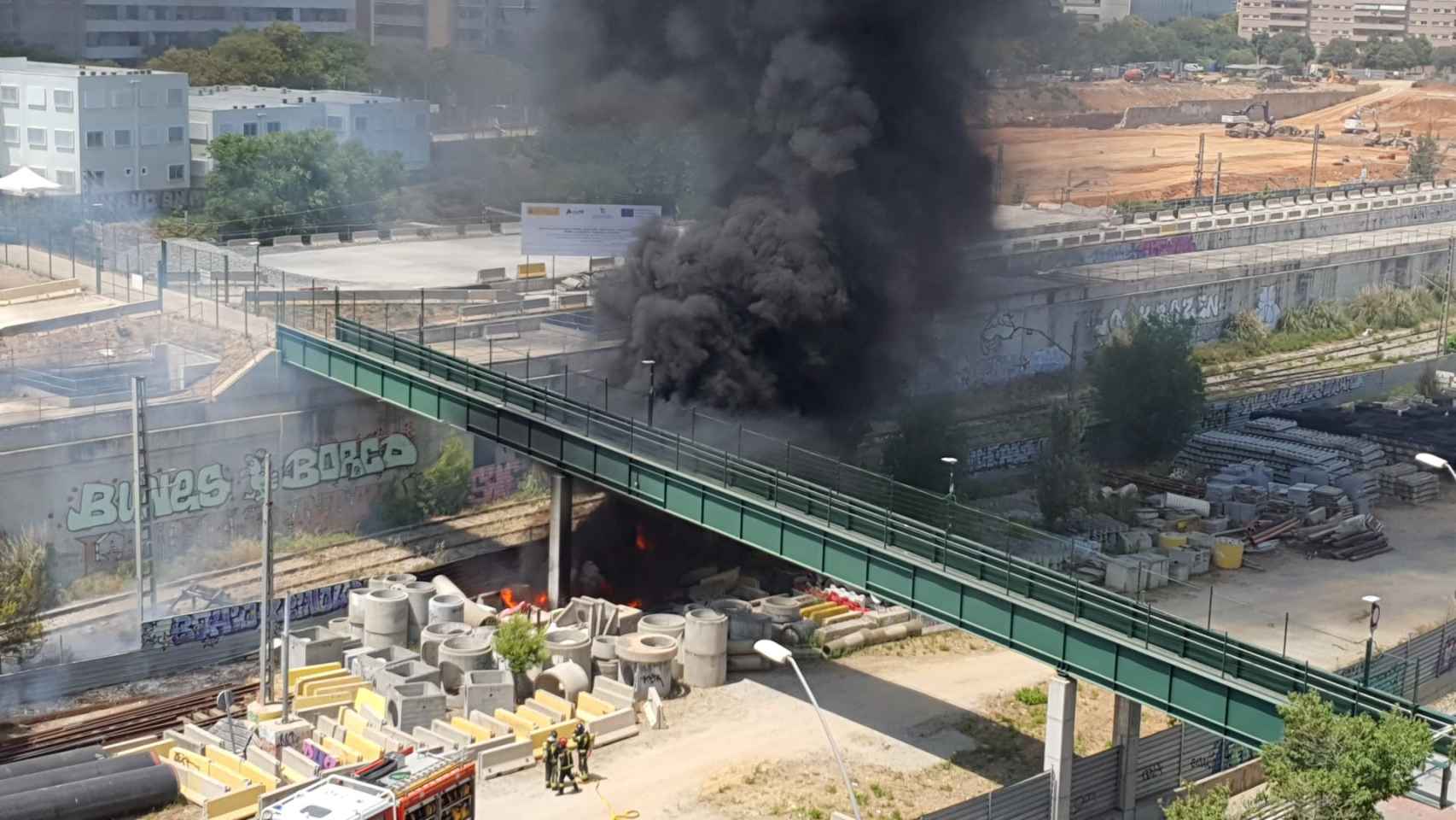 Incendio en un solar cercano a La Maquinista / CEDIDA