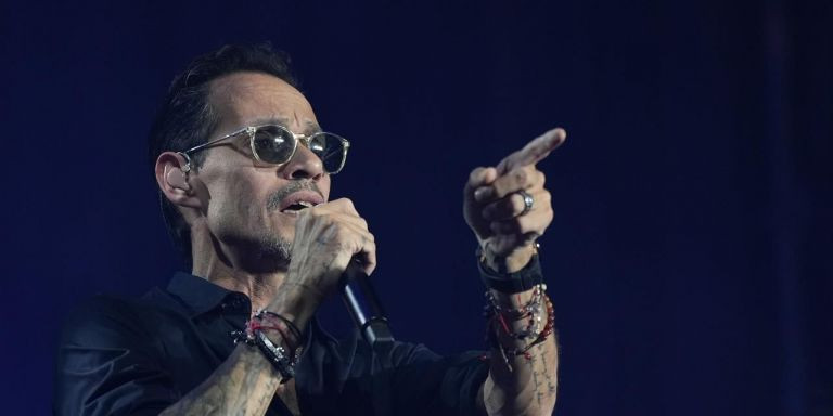 Marc Anthony durante su concierto en el RCDE de Cornellà / EFE-ALEJANDRO GARCÍA