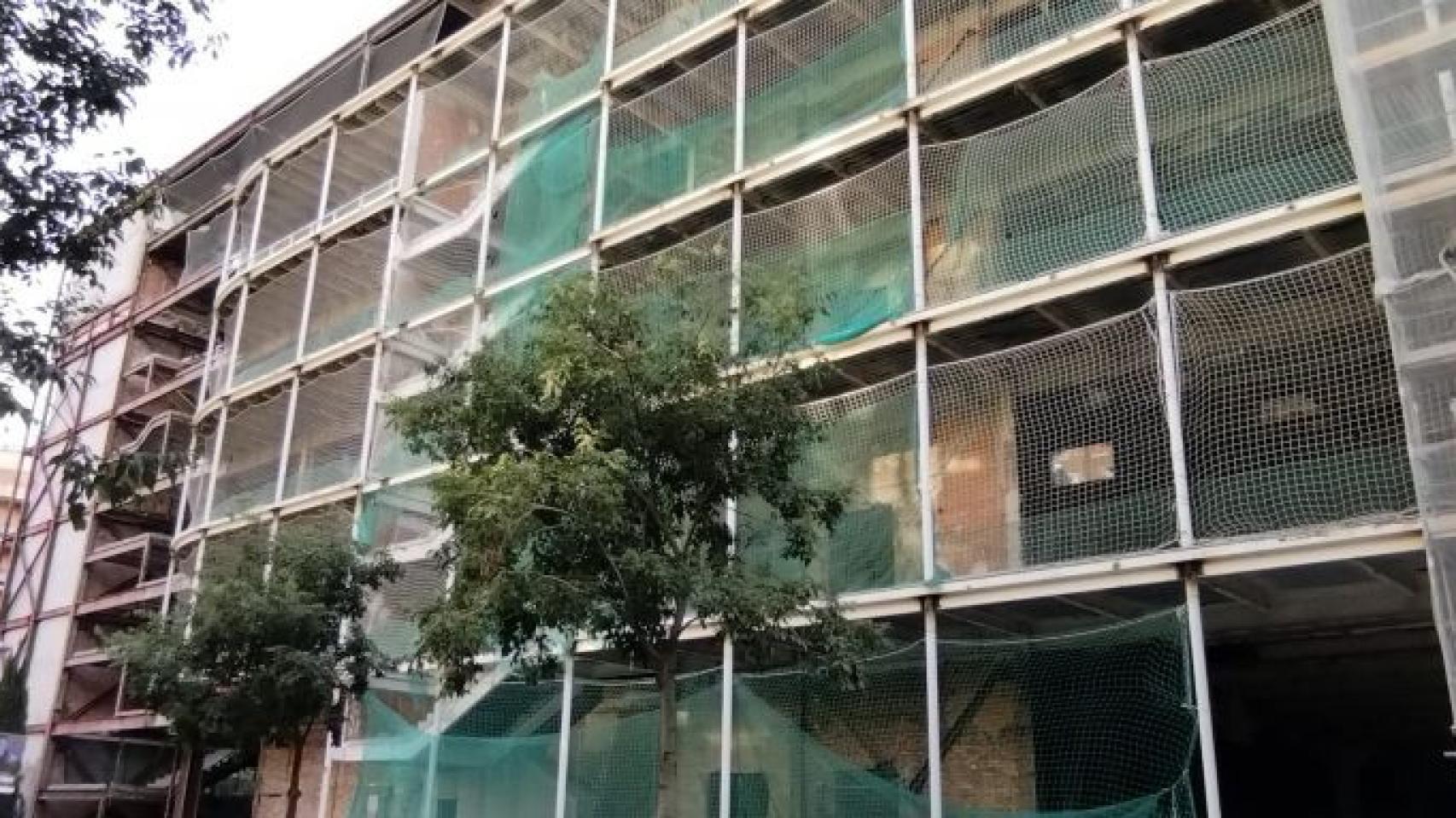 El edificio de El Corte Inglés de Francesc Macià visto desde la calle de Villarroel / METRÓPOLI