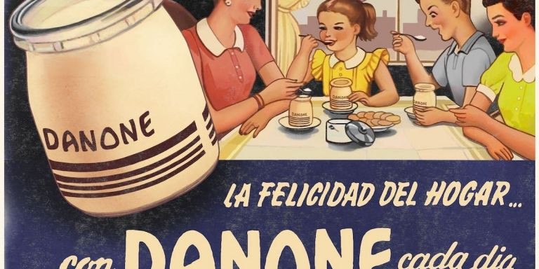 Familia monomarental en una de las campañas rediseñadas por Danone / CEDIDA