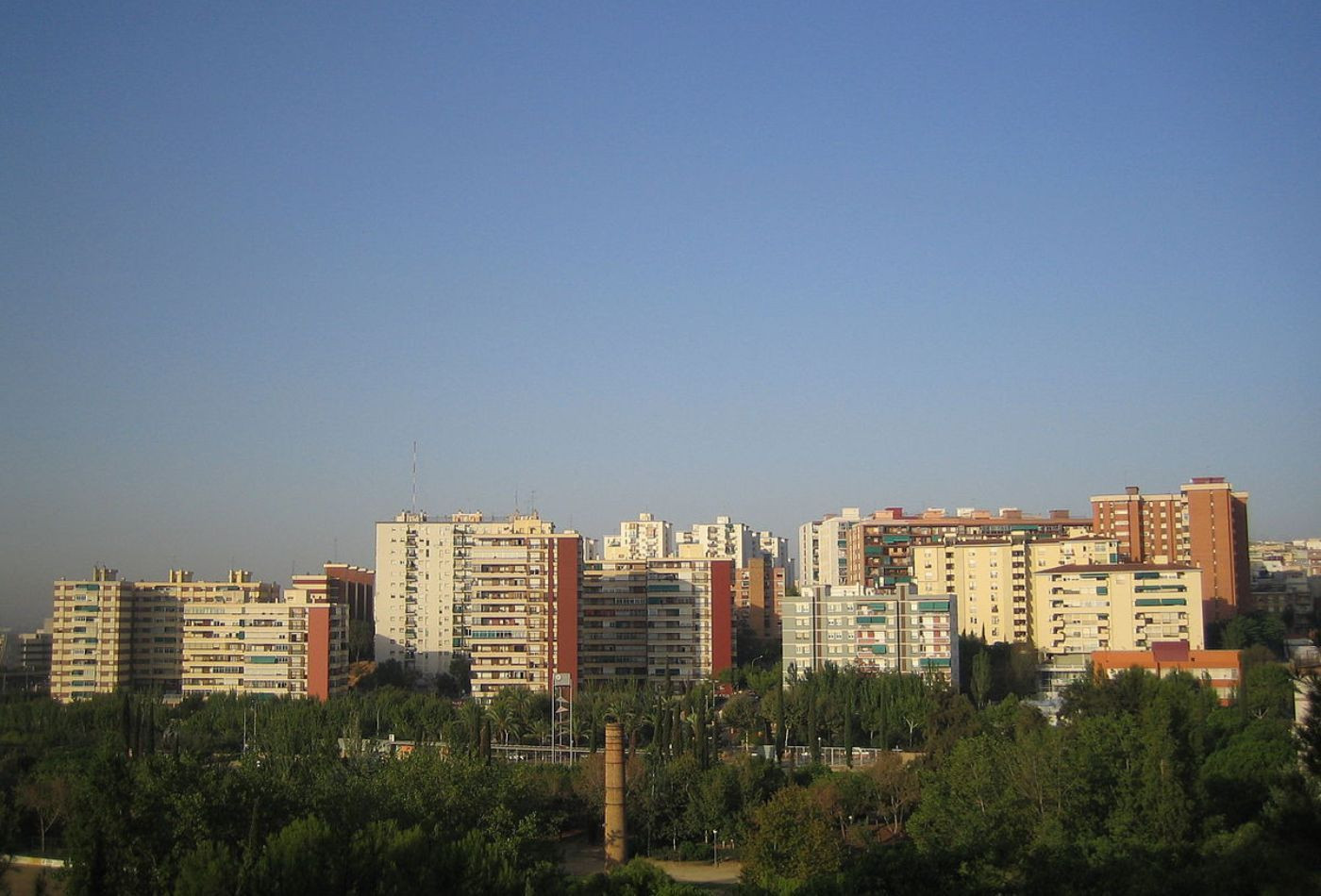 Un barrio de L'Hospitalet en una imagen de archivo / ARCHIVO