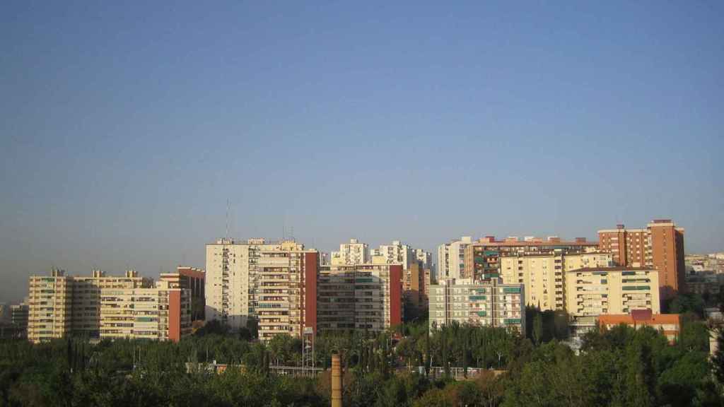 El barrio de Can Serra de l'Hospitalet, donde se ha precipitado un perro de un quinto piso por el susto de un petardo / ARCHIVO