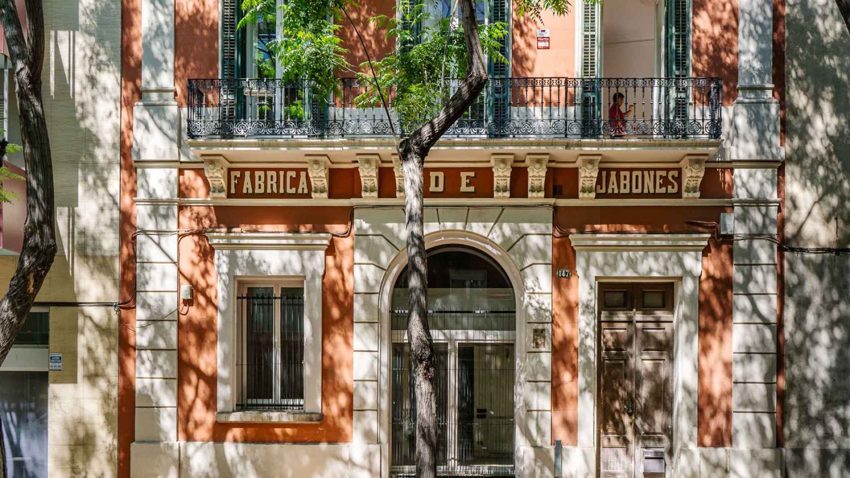 Fachada de la antigua fábrica de jabones Can Benito Ferrer / INMA SANTOS