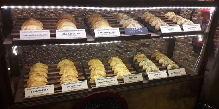 Empanadas de la Empanadería de Gràcia / EMPANADERÍA DE GRÀCIA