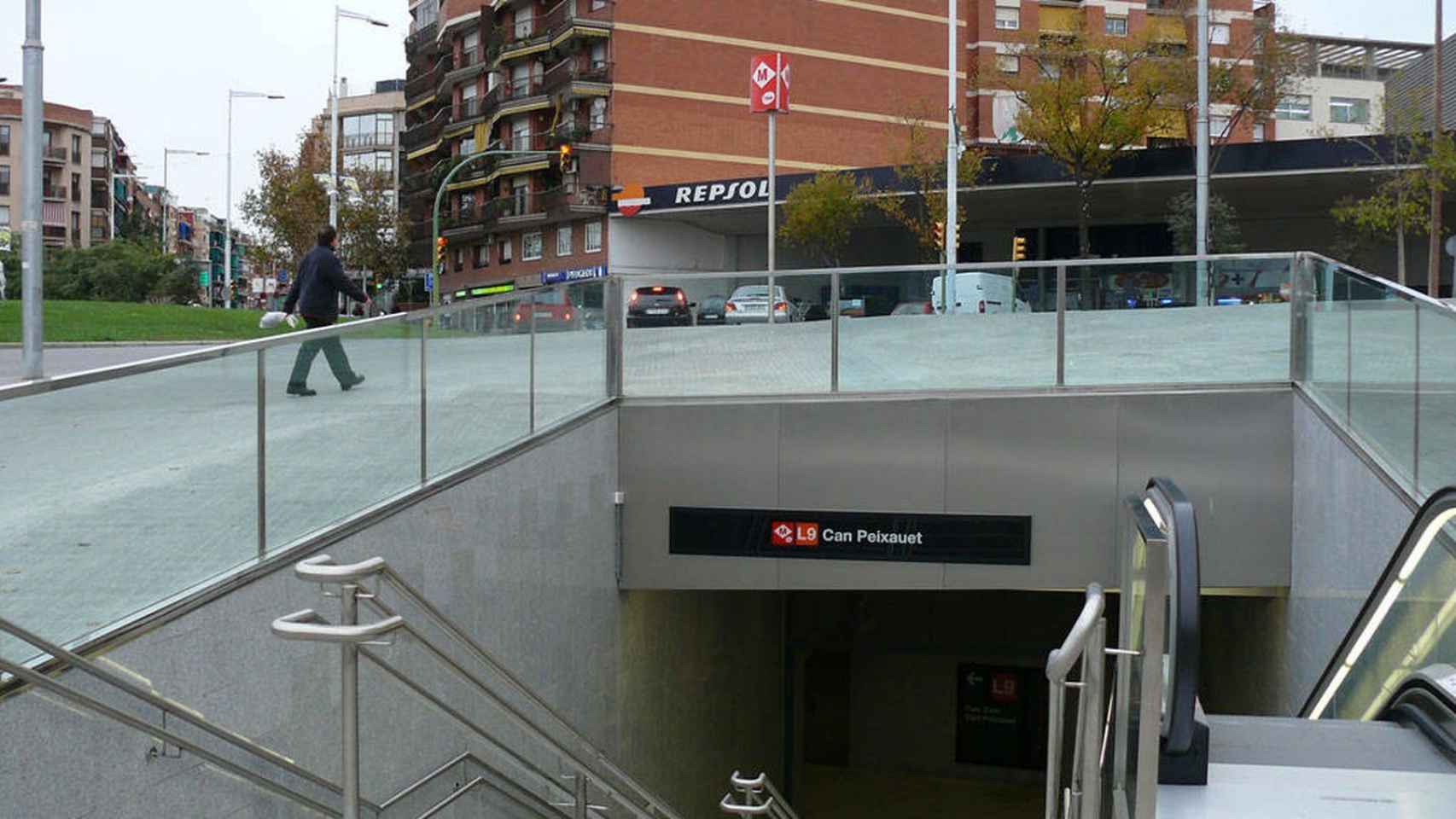 Estación de metro de Can Peixauet en Santa Coloma de Gramenet /  Trescat