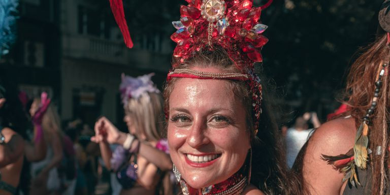 Retrato de una bailarina del desfile del Pride en Barcelona / MARCELO RÍOS - @wolf_rios