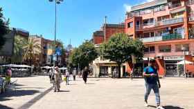 La plaza del Reloj de Fondo, en Santa Coloma / ÁNGELA VÁZQUEZ