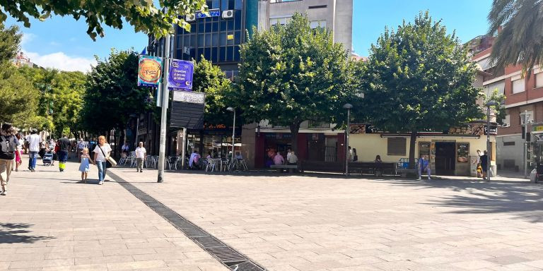 La plaza del Reloj de Fondo, en Santa Coloma / ÁNGELA VÁZQUEZ