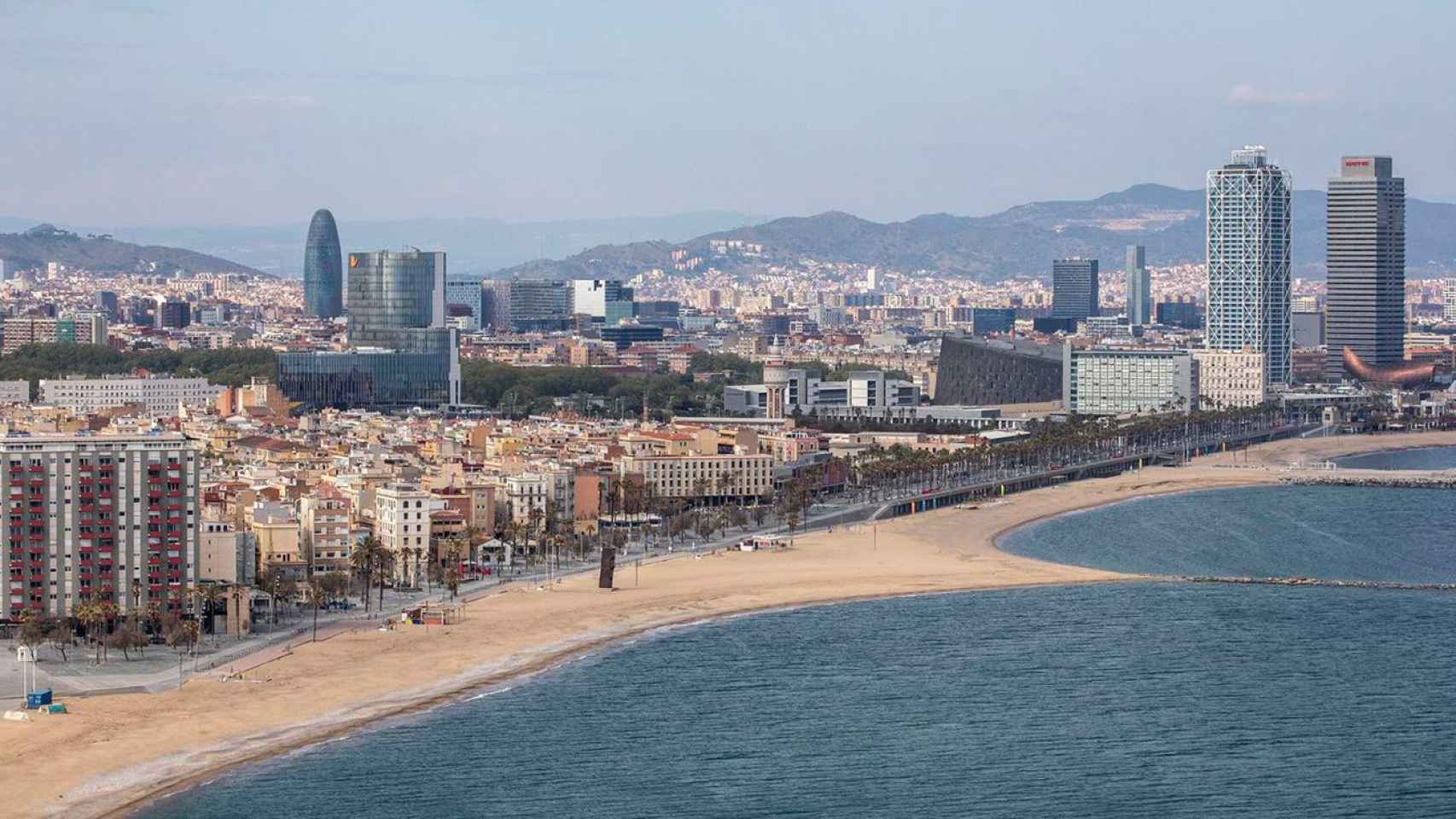 Vista panorámica de la playa de Barcelona en una imagen de archivo