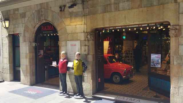 Entrada de la tienda Raima de la calle de Comtal / METRÓPOLI - JORDI SUBIRANA