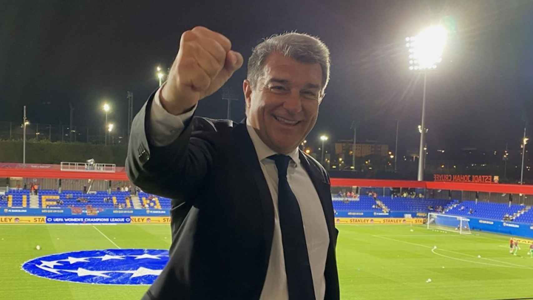 Joan Laporta, en un gesto de euforia, durante un partido disputado en el Estadi Johan Cruyff / FCB