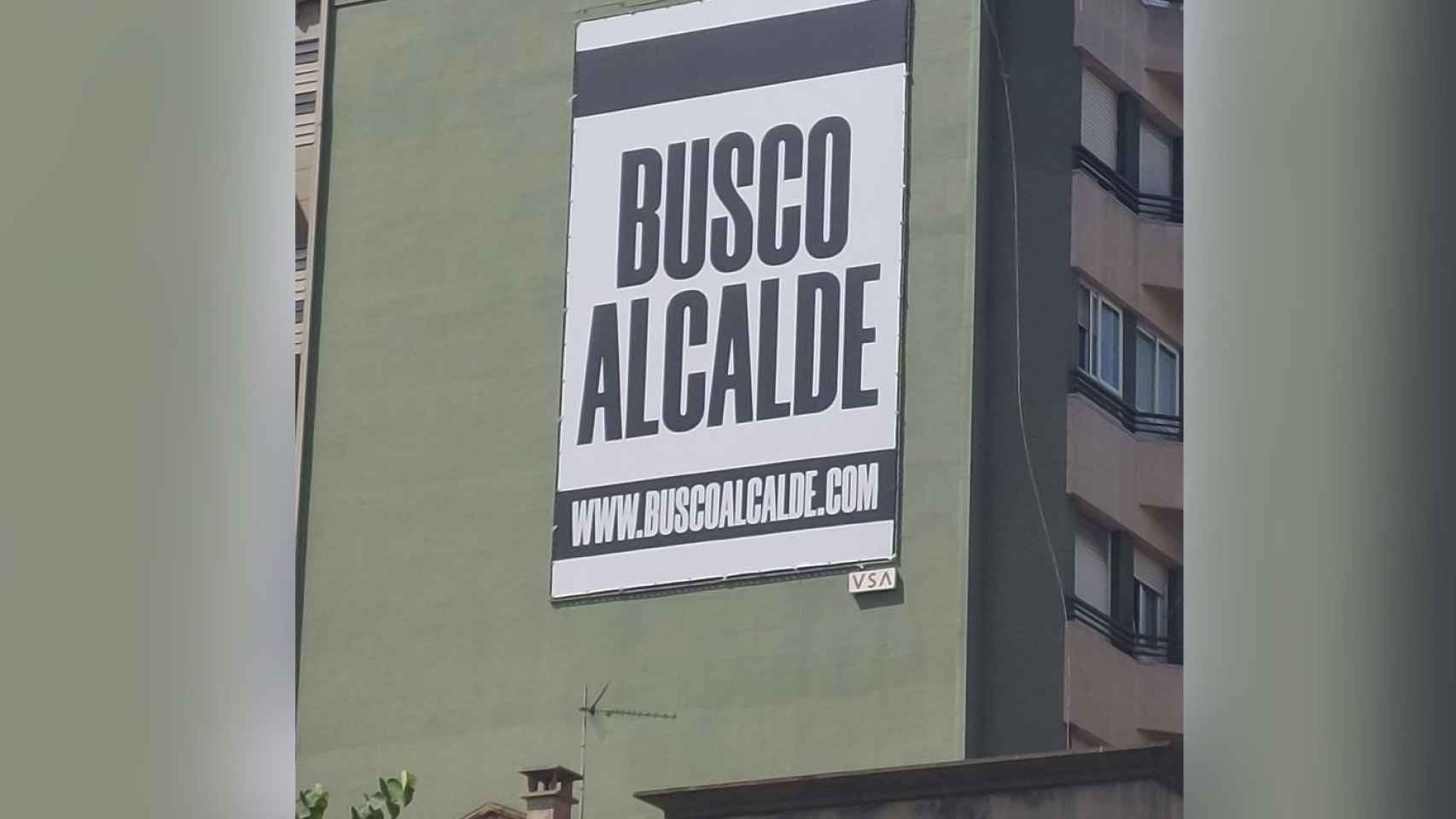 La gigantesca lona de Busco alcalde en Barcelona / CEDIDA