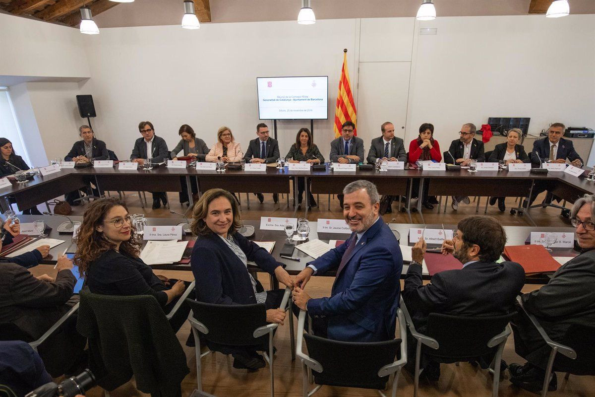 Ada Colau y Jaume Collboni en una comisión mixta entre la Generalitat y el Ayuntamiento / EP - PAU VENTEO