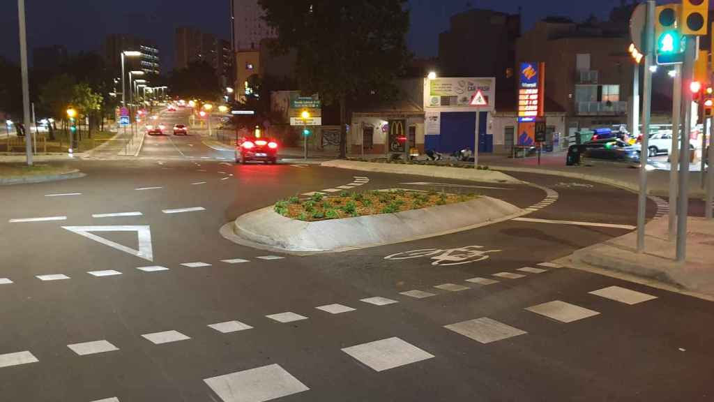 La isleta peligrosa de la rotonda del arco de Sant Adrià / CEDIDA