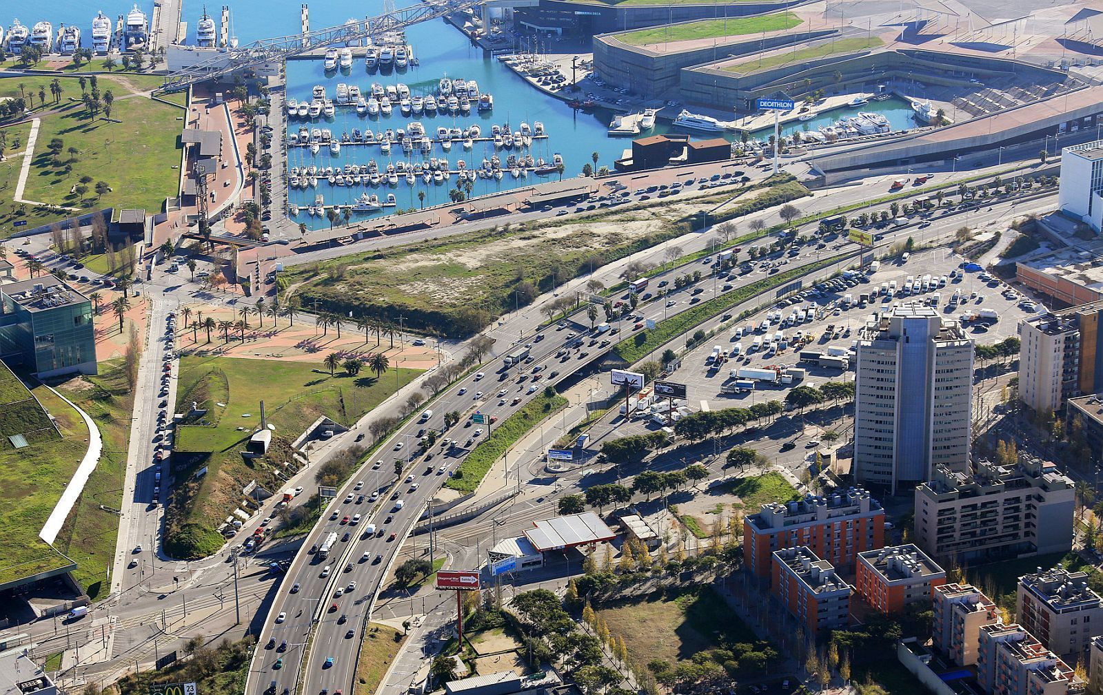 Imagen de la ronda Litoral de Barcelona en una imagen de archivo / AMB