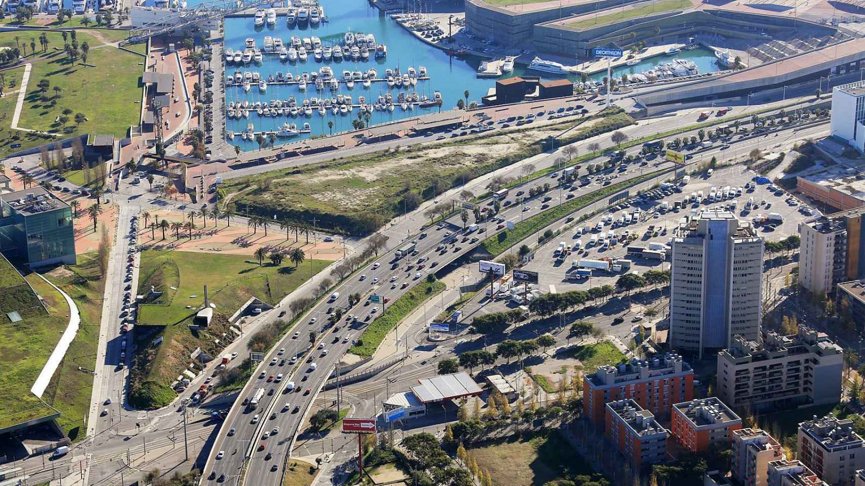 Imagen de la ronda Litoral de Barcelona en una imagen de archivo / AMB