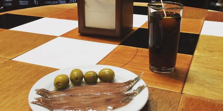 Ración de anchoas con un vermut en el Celler Cal Marino / INSTAGRAM