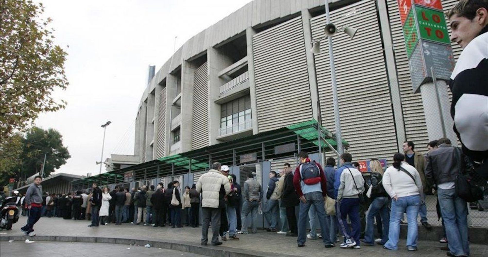 Aficionados del Barça en los aledaños del Camp Nou / FC BARCELONA