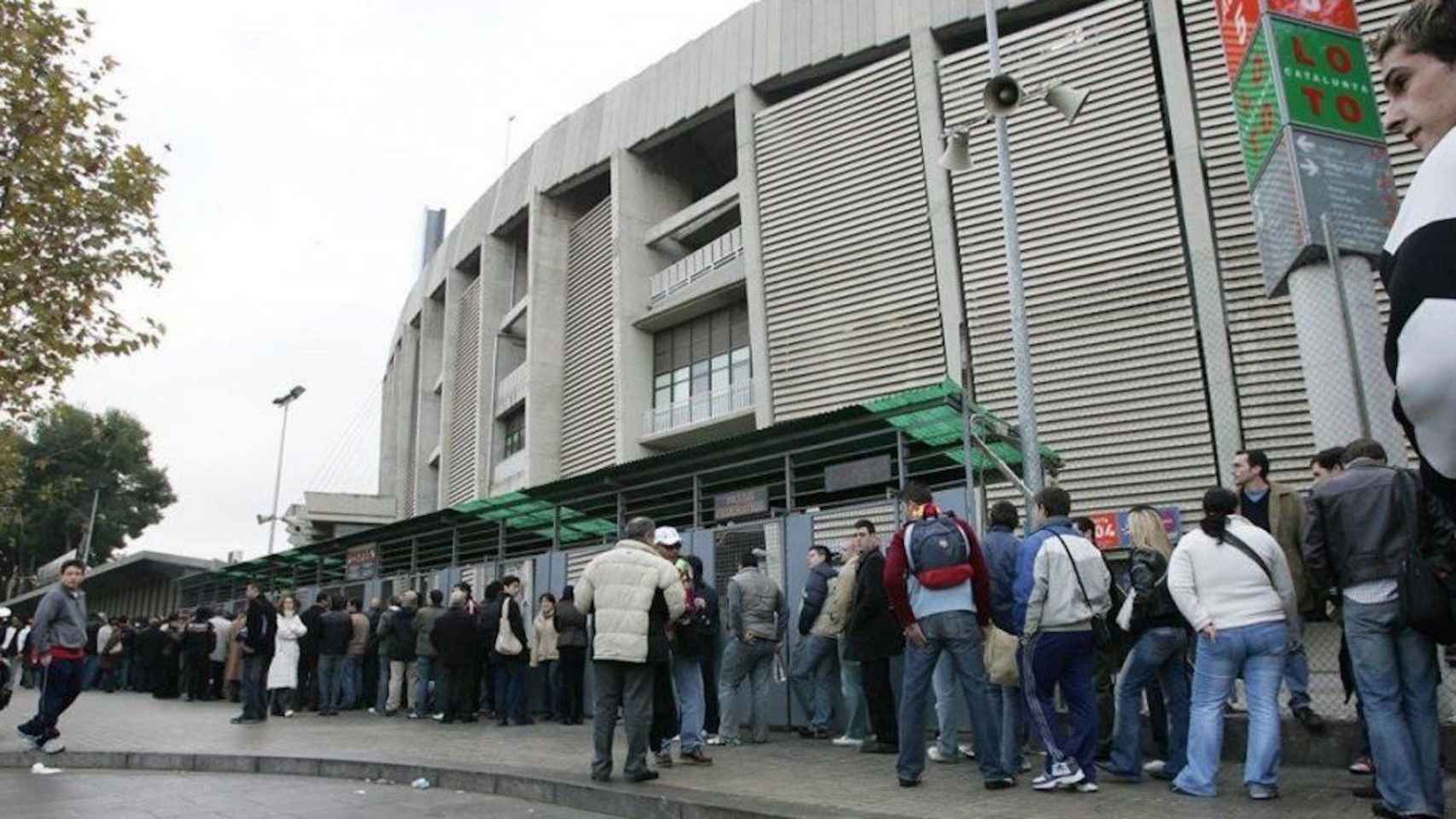 Aficionados del Barça en los aledaños del Camp Nou / FC BARCELONA