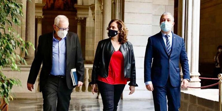 Ernest Maragall, Ada Colau y Jaume Collboni, en el Ayuntamiento de Barcelona / AYUNTAMIENTO DE BARCELONA