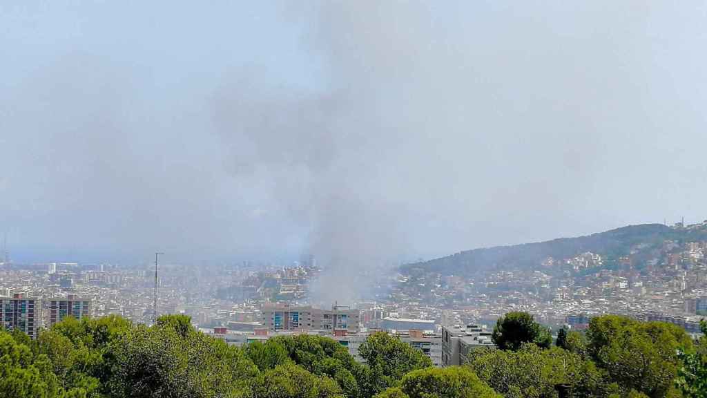 Imágenes del incendio en Montbau / TWITTER - JordI Campos