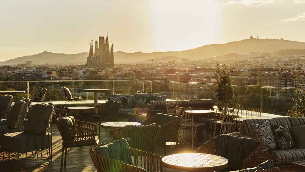 Vistas del atardecer de Barcelona desde Tope, uno de los mejores 'rooftops' de la ciudad / THE HOXTON - CEDIDA