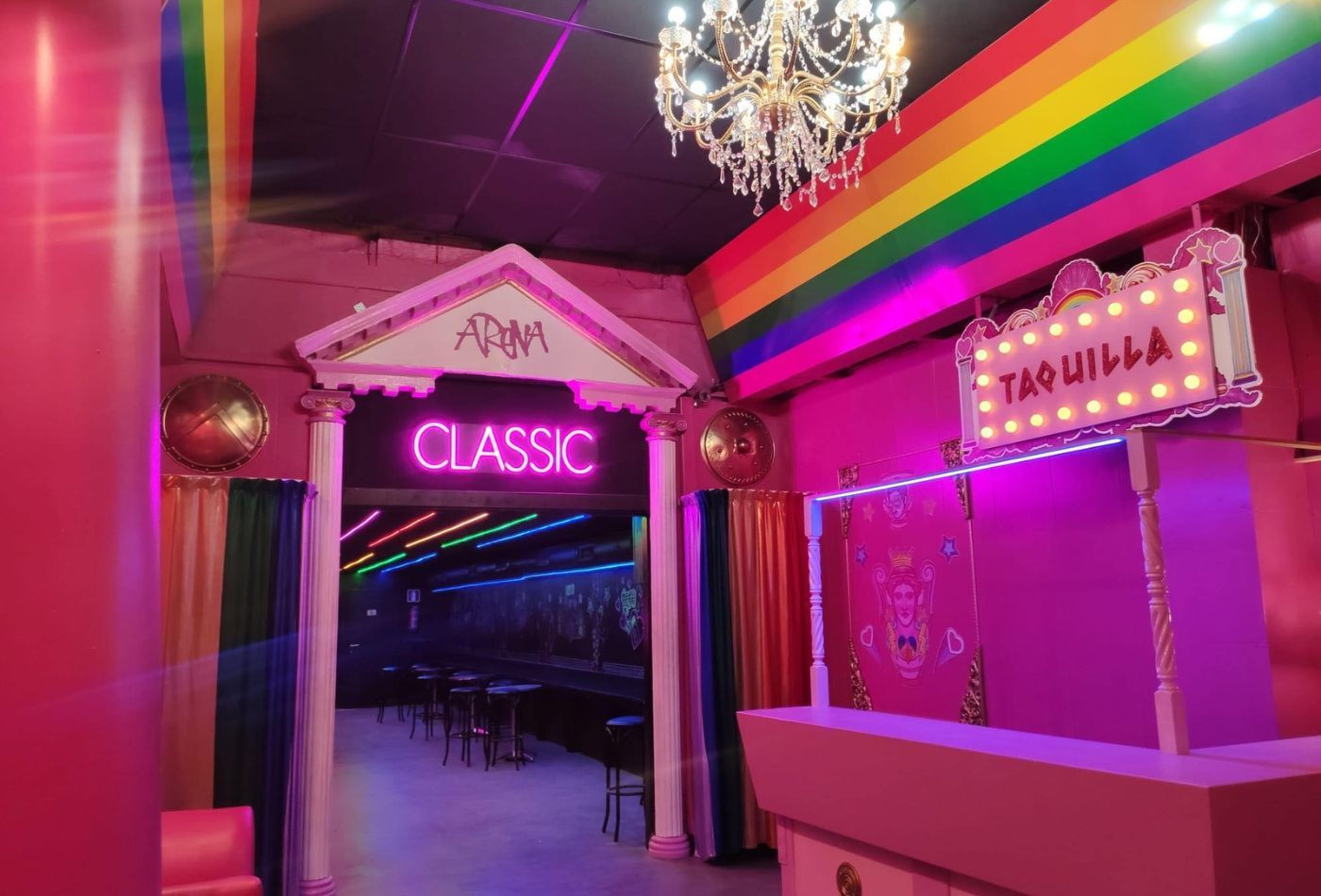 Entrada de la discoteca Arena Classic, donde se registró uno de los casos de pinchazos / ARENA