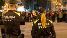 Agentes de la Guardia Urbana patrullando en Barcelona
