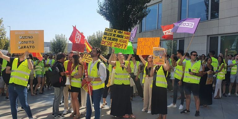 Los sindicatos de Vueling piden un incremento salarial / TWITTER