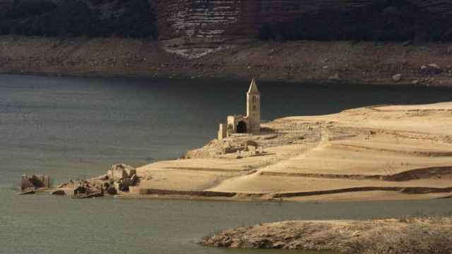 El pantano de Sau, bajo mínimos durante la gran sequía del año 2008