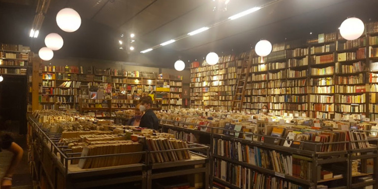 Interior de la librería de segunda mano El Siglo / GOOGLE 