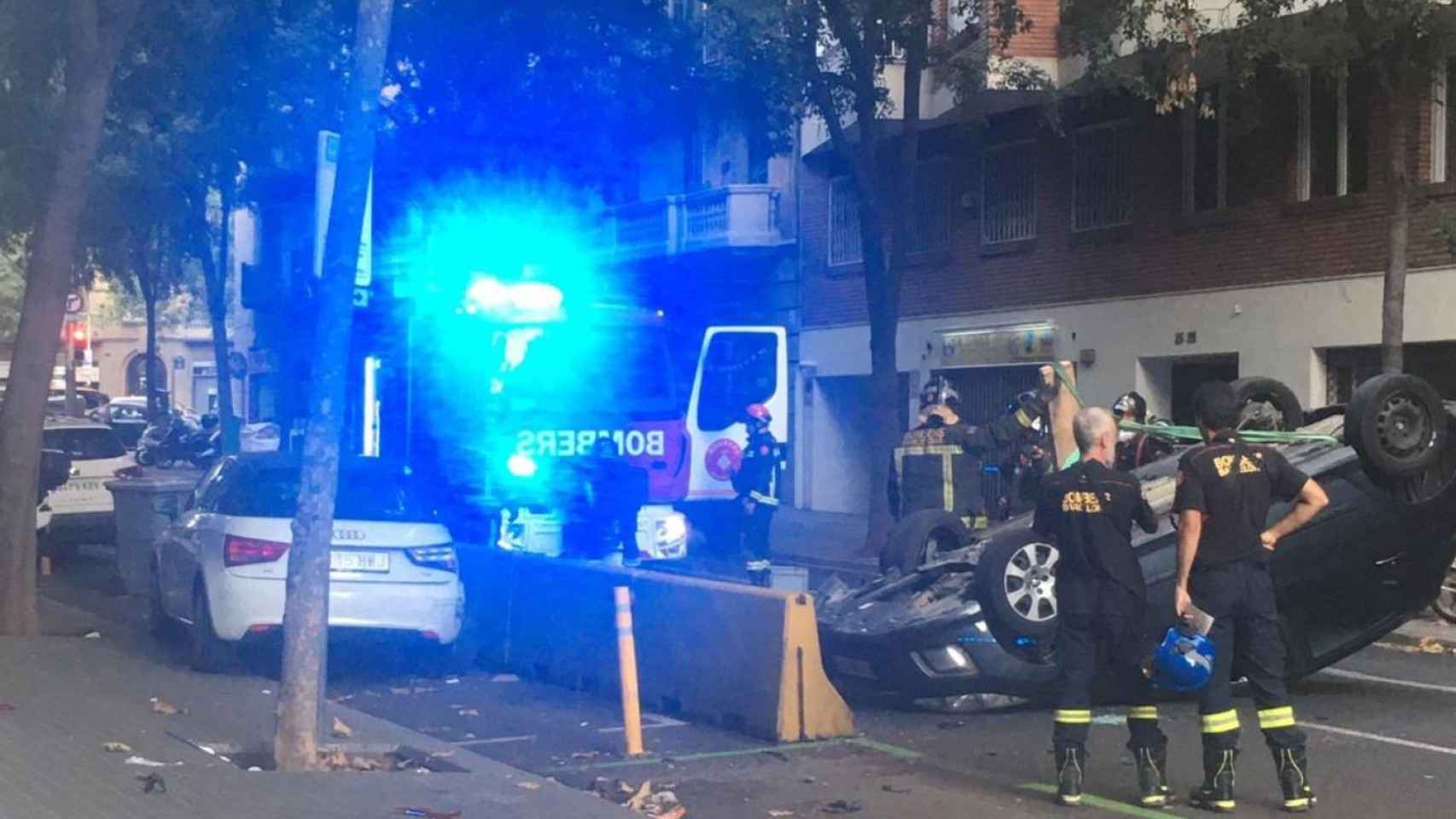 Imágenes del accidente en la calle de Sepúlveda de Sant Antoni / CEDIDA