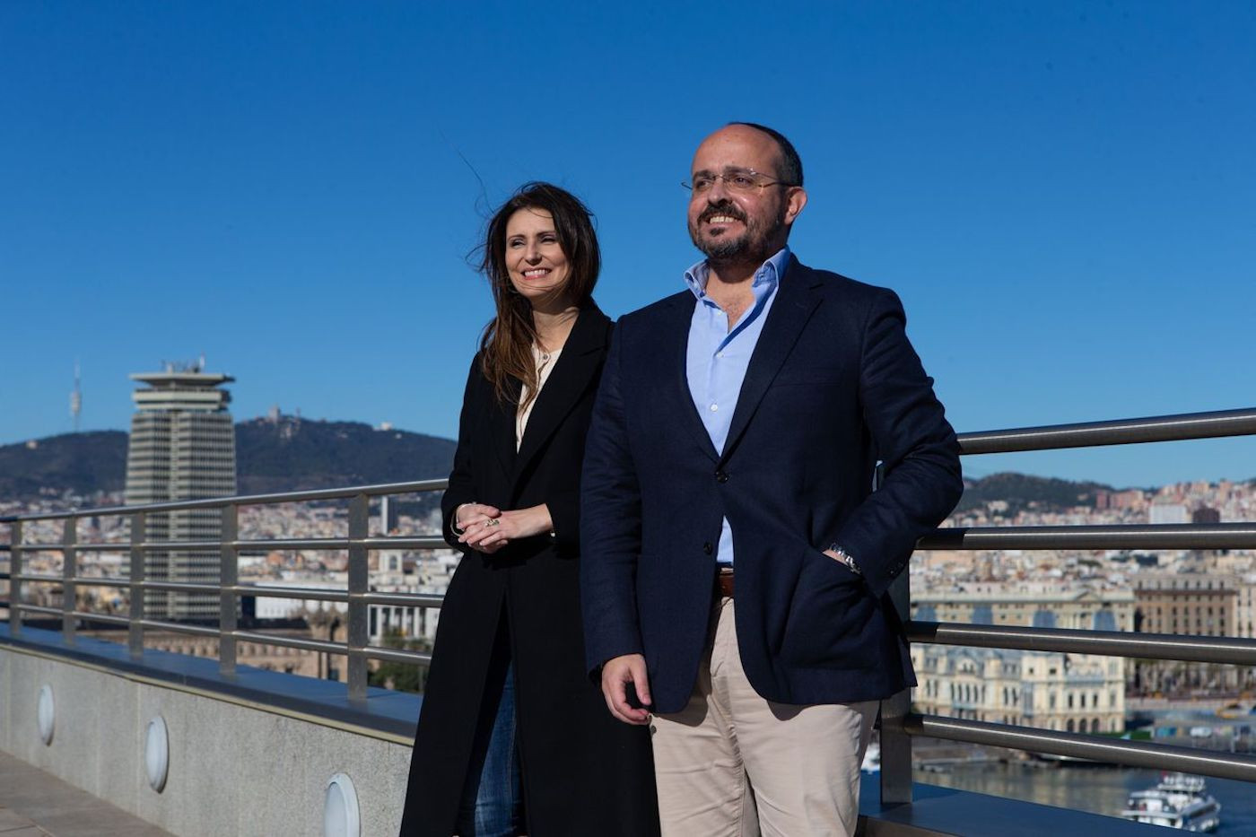 La diputada y portavoz del PP de Catalunña, Lorena Roldán, junto con Alejandro Fernández /  EFE - ENRIC FONTCUBERTA