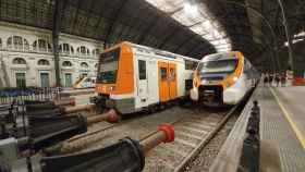Dos trenes de Rodalies parados en la estación de Francia de Barcelona