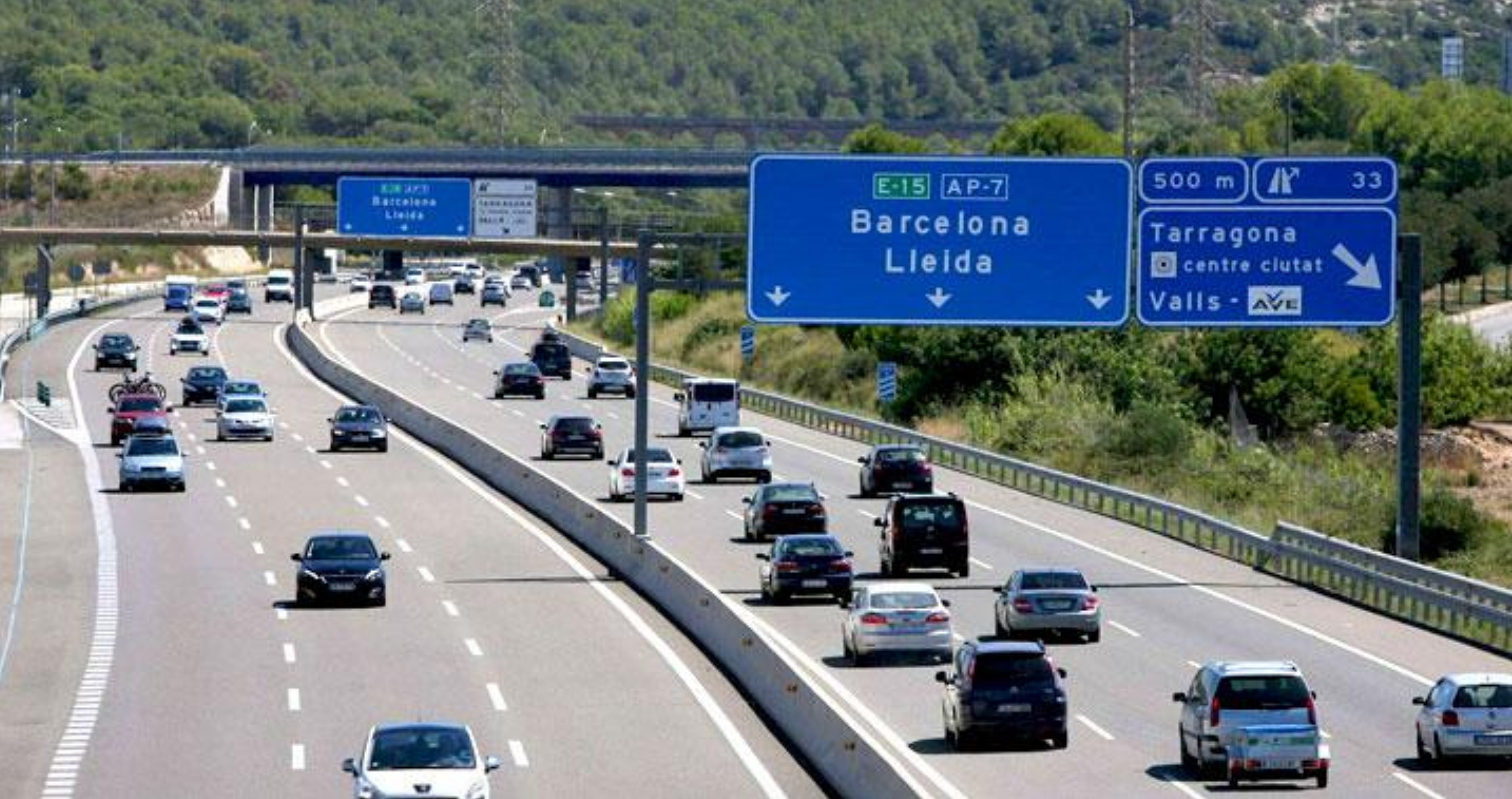 Tráfico de coches en un tramo de la AP-7 / EFE