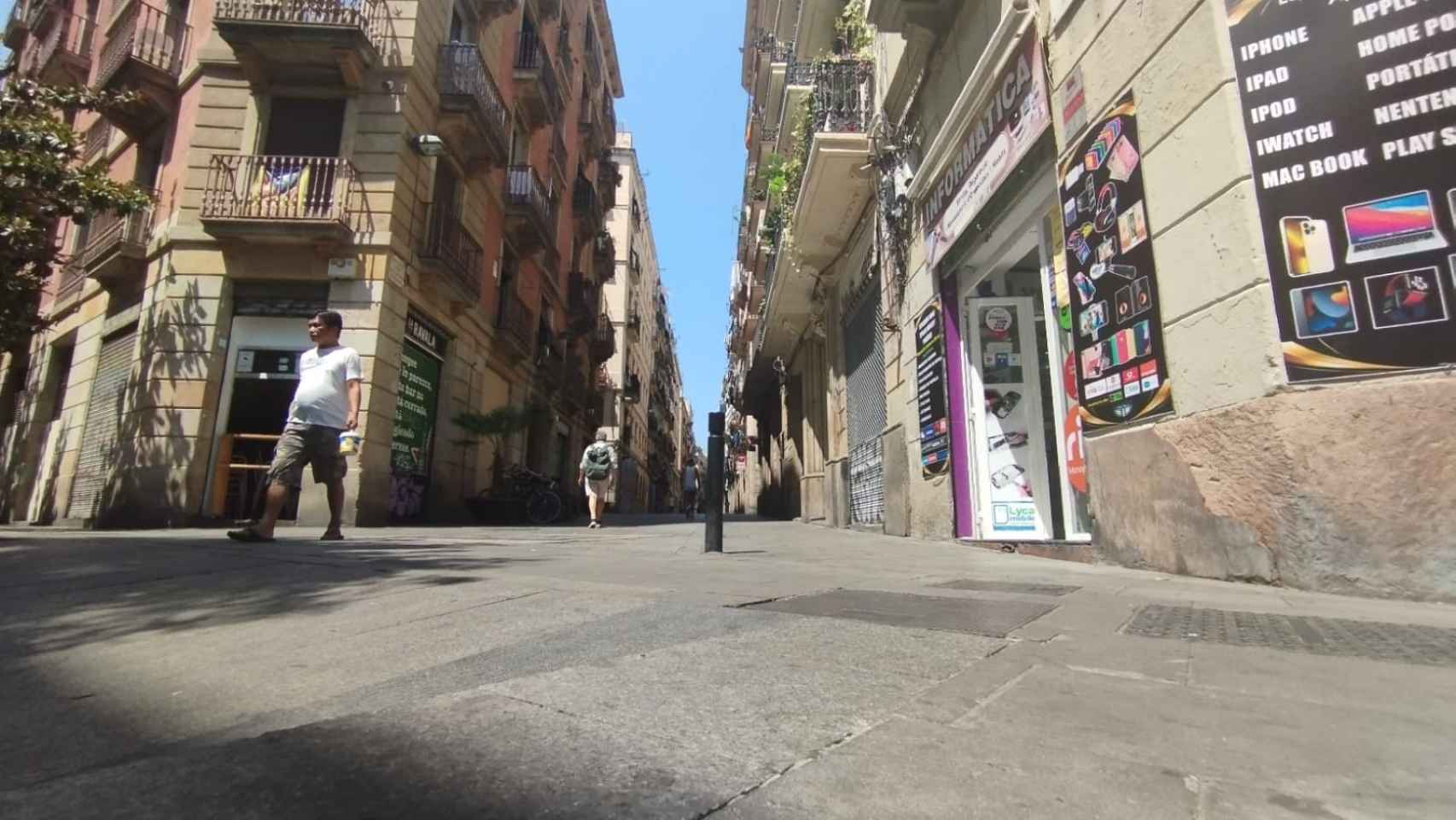 La calle Luna, cobijo de varios traficantes de droga, fotografiada este 10 de agosto de 2022 / METRÓPOLI