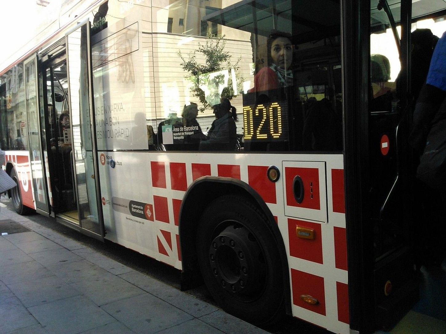 Bus D20 en Barcelona / WIKI