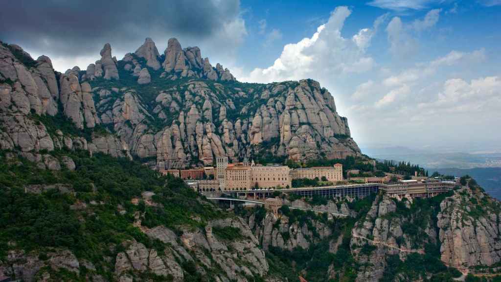 Macizo de Montserrat en Barcelona / WIKI