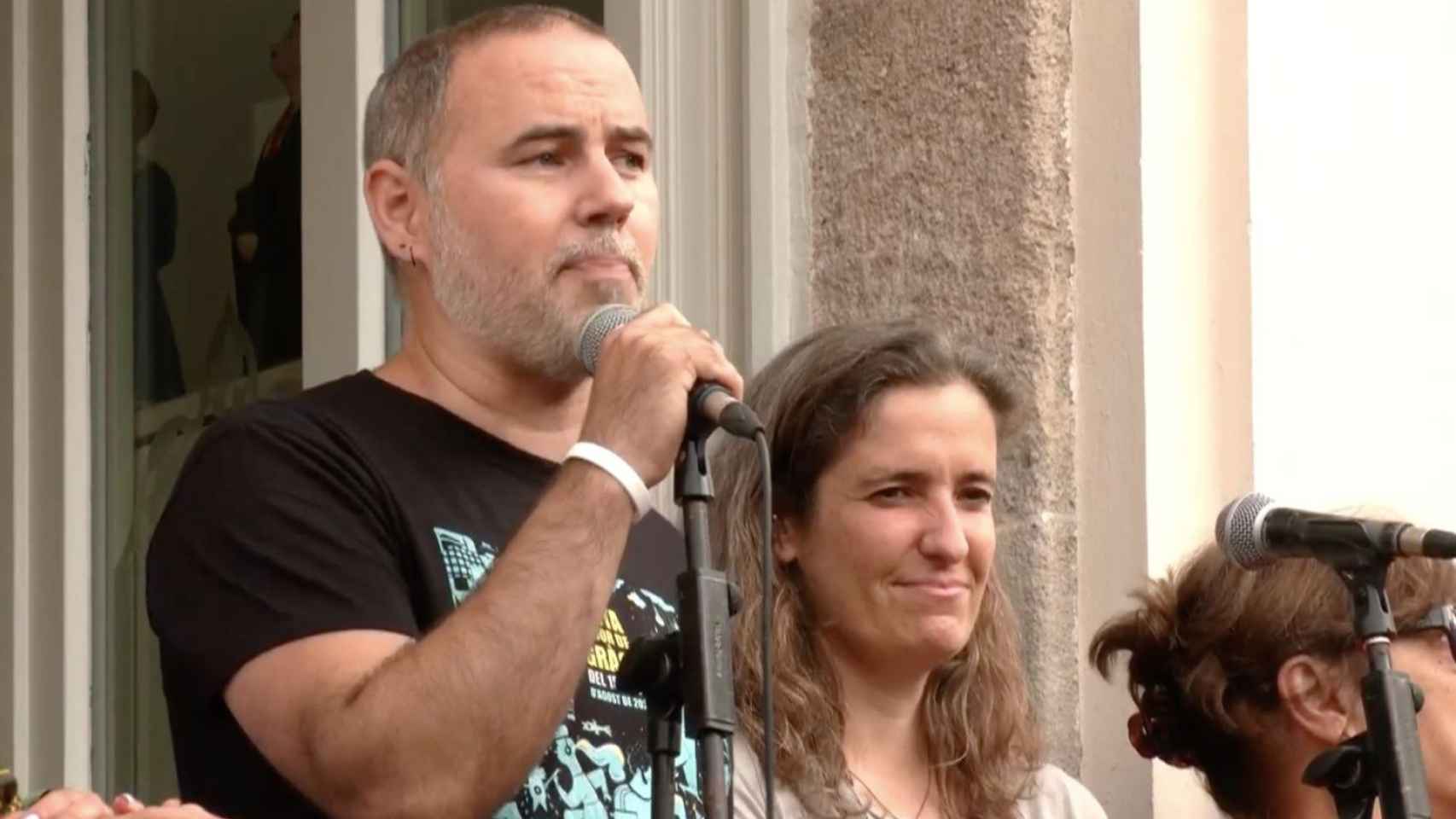 Eloi Badia junto a Carla Carbonell durante el pregón de las fiestas de Gràcia / RTVE